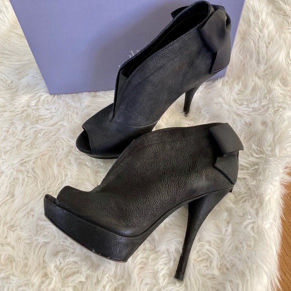 Vera Wang Royce Peep Toe Bow Back Booties - Picture 5 of 5